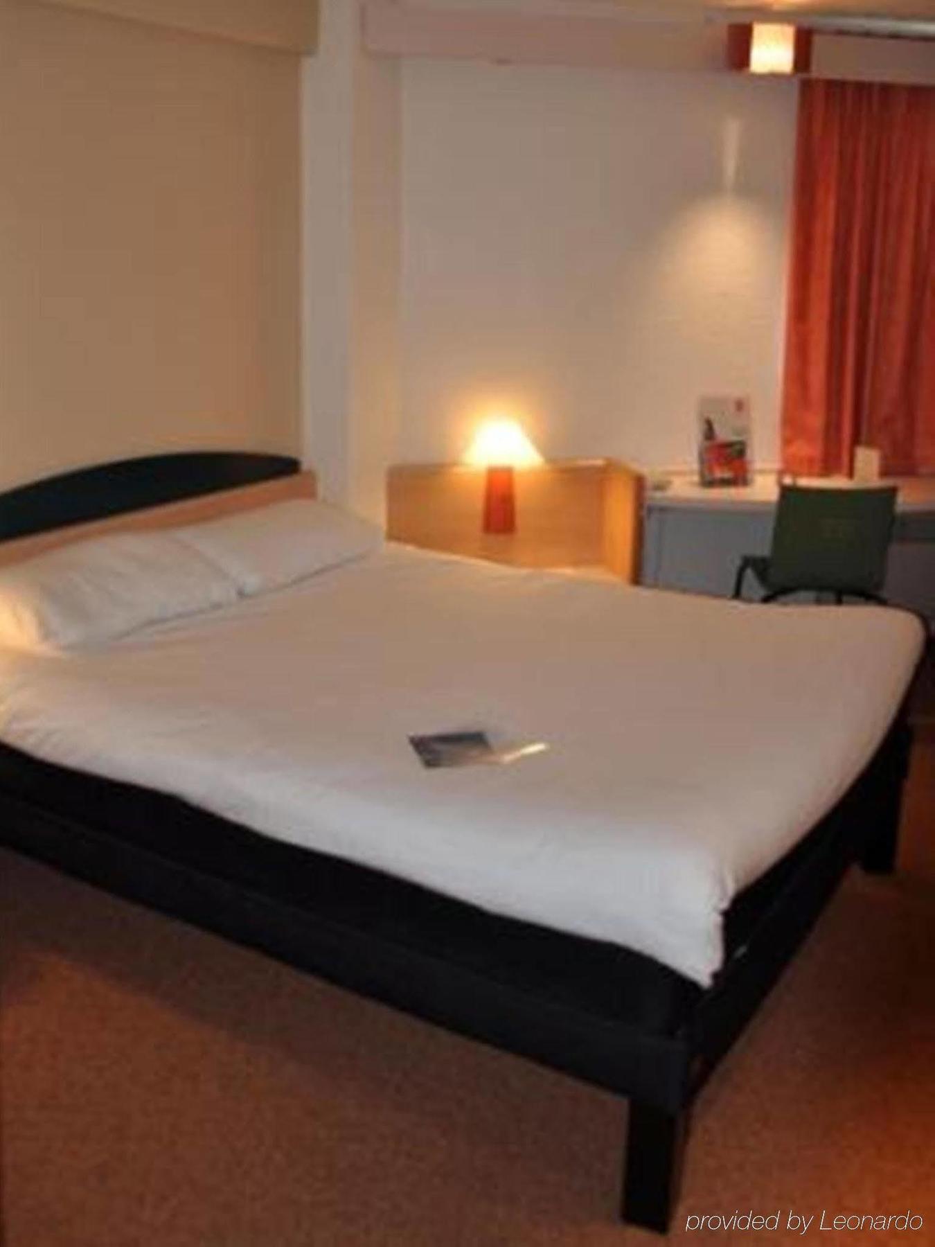 Hotel Ibis אוטון מראה חיצוני תמונה